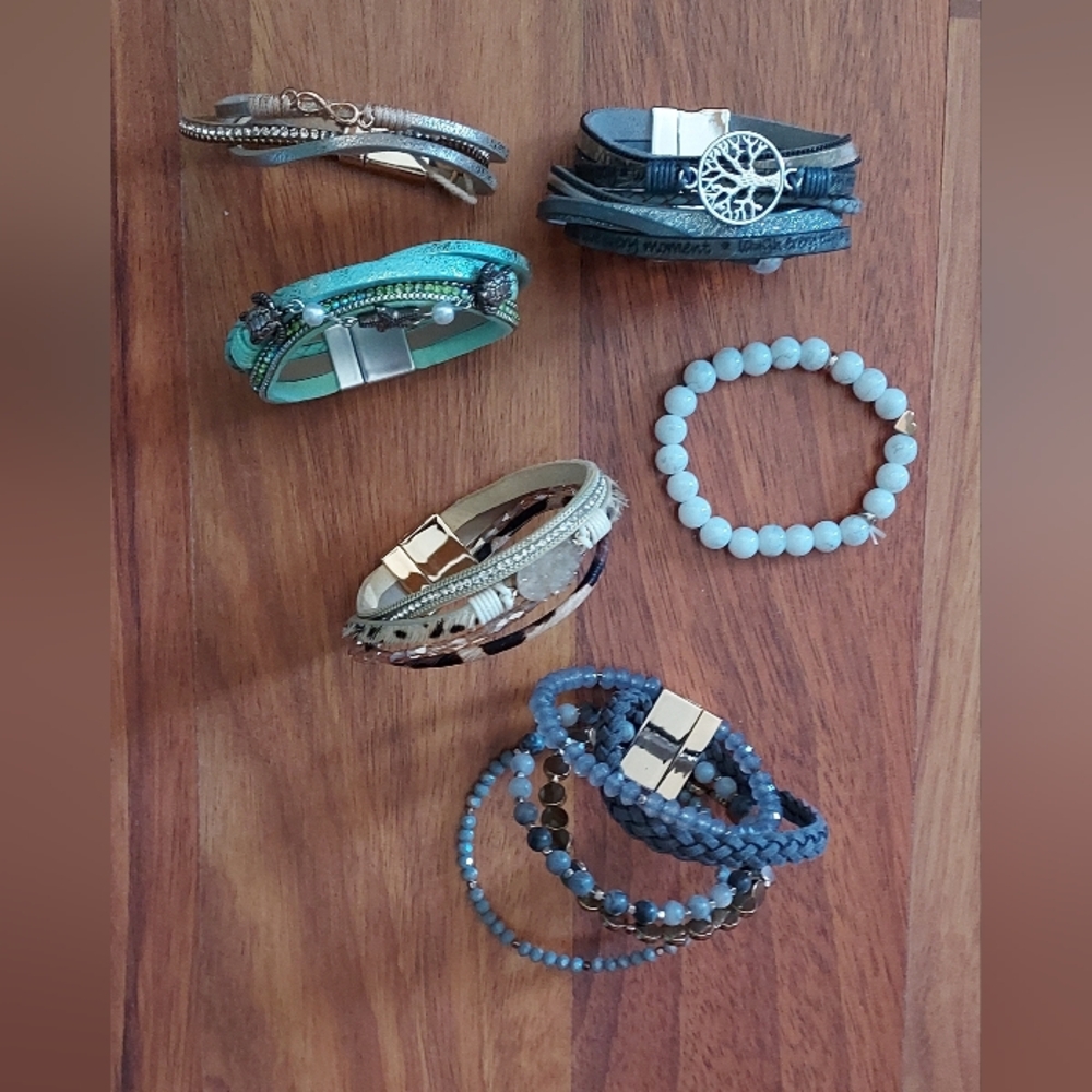 Elegant Blue and Gold Women's Bracelet Set